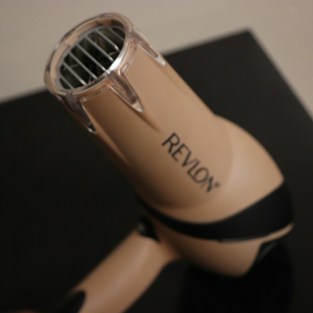 HAIR Dryer (REVLON)
